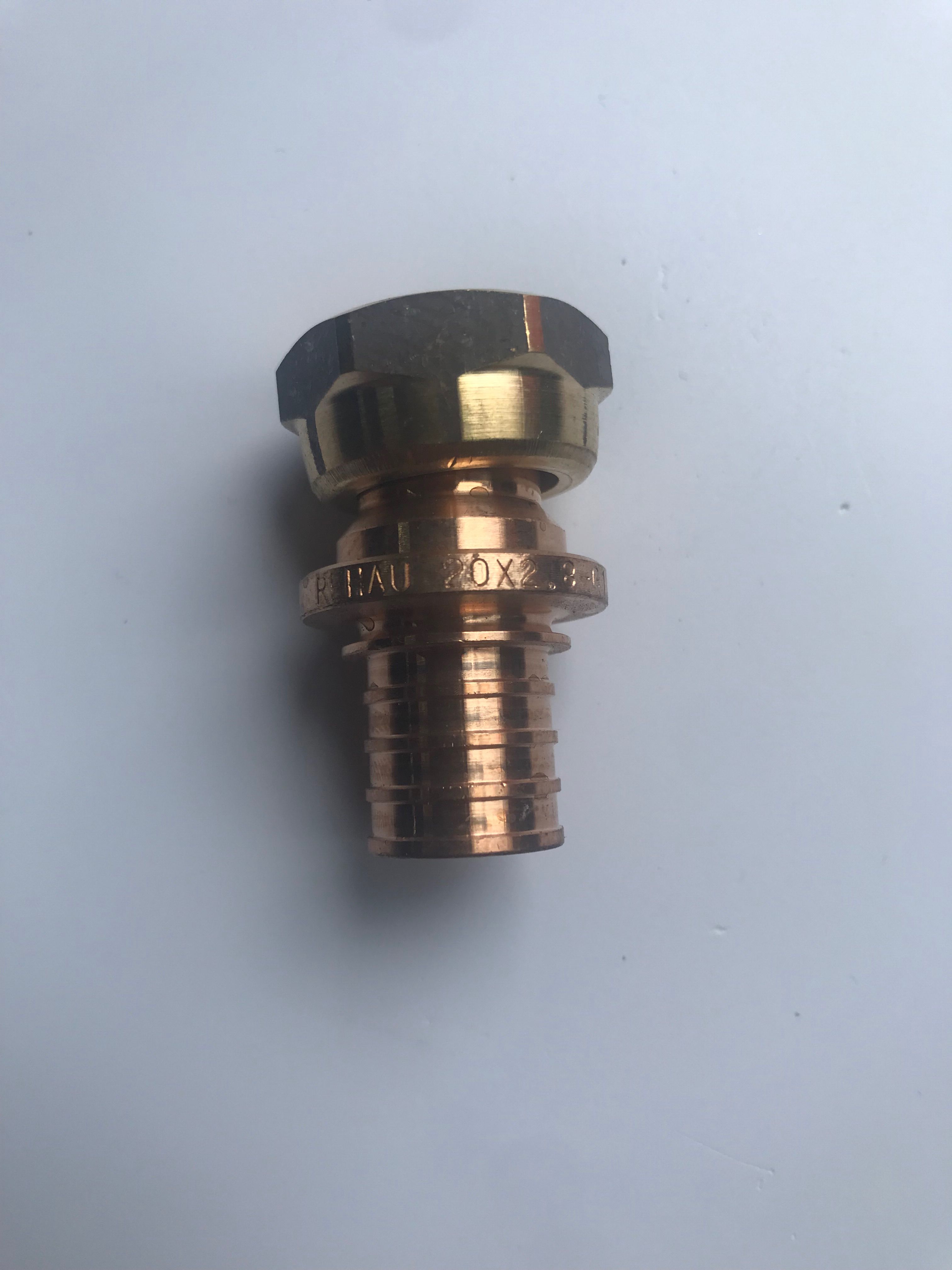 Переходник с накидной гайкой Rehau Rautitan 20-G 1/2