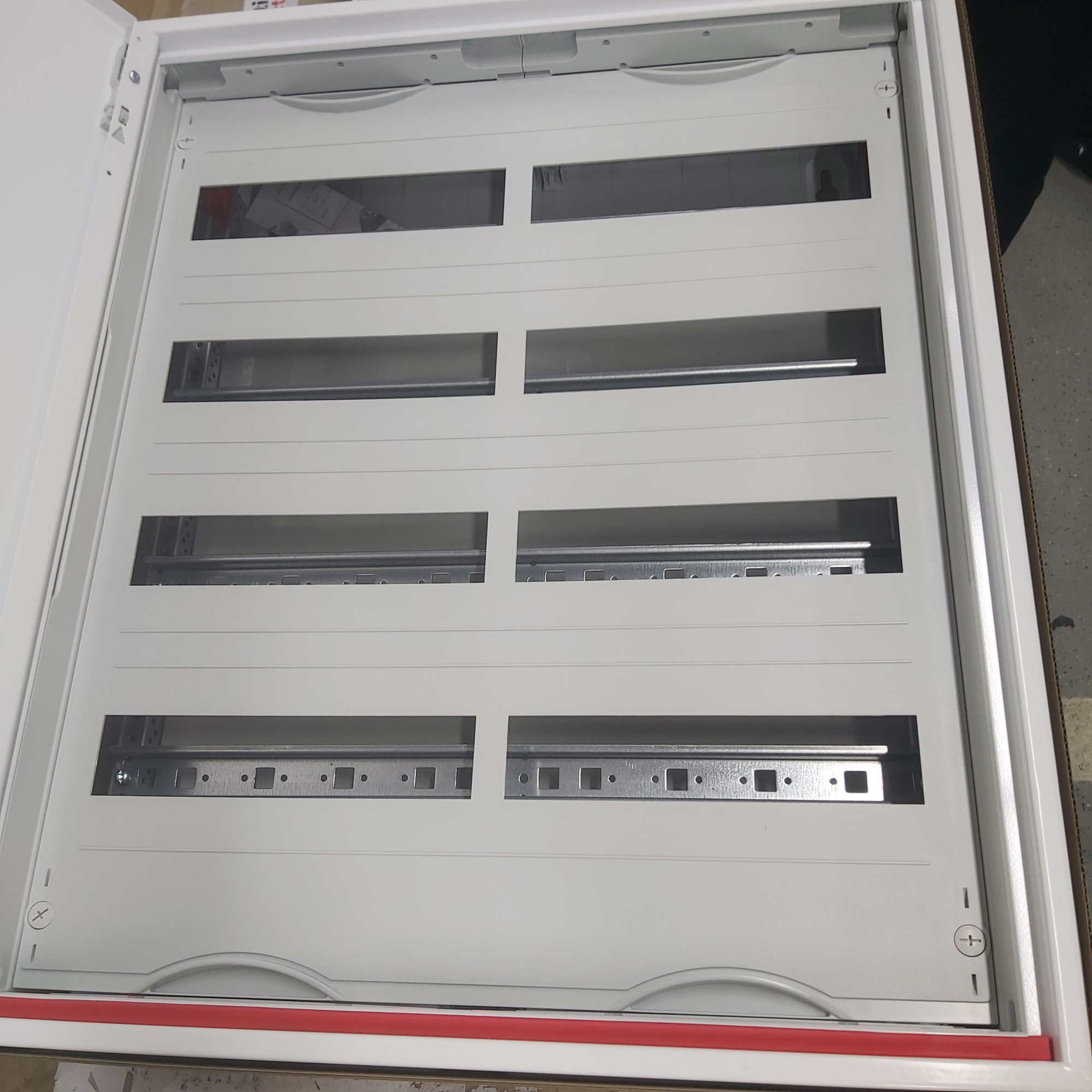 Щит распределительный навесной ABB 96 модулей CA24V 2CPX052185R9999
