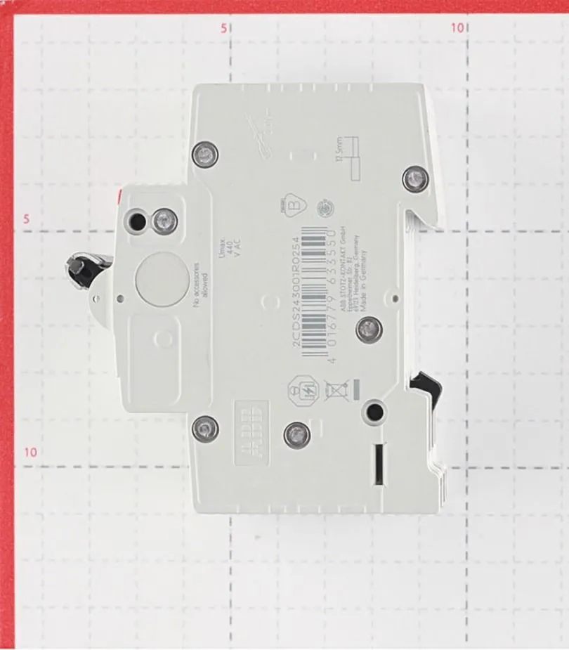 Автоматический выключатель ABB SH203L 3P 40А тип С 4,5 кА 380 В
