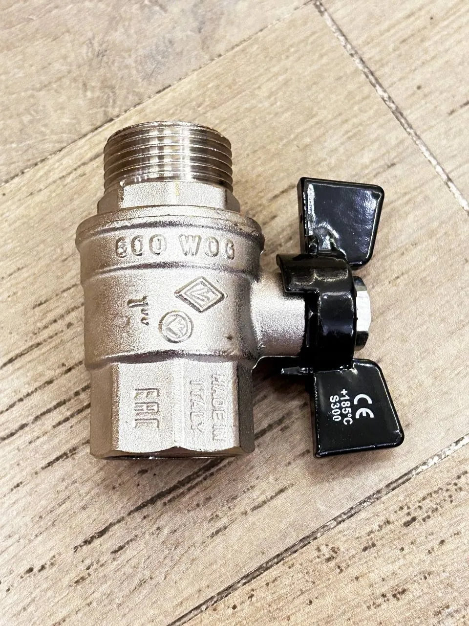 Бугатти Кран шаровый 1/2" г. ш. (бабочка)