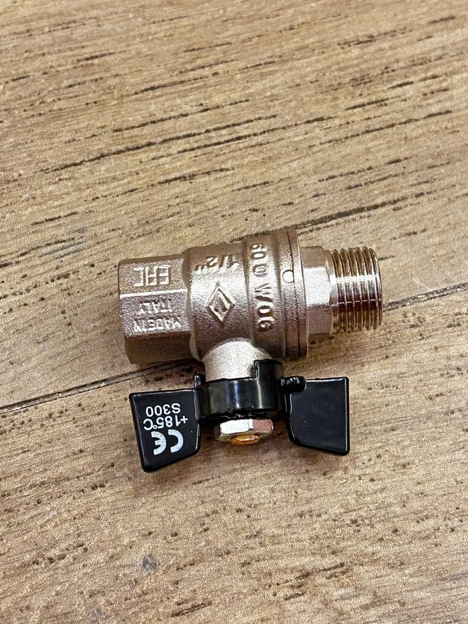 Бугатти Кран шаровый 1/2" г. ш. (бабочка)