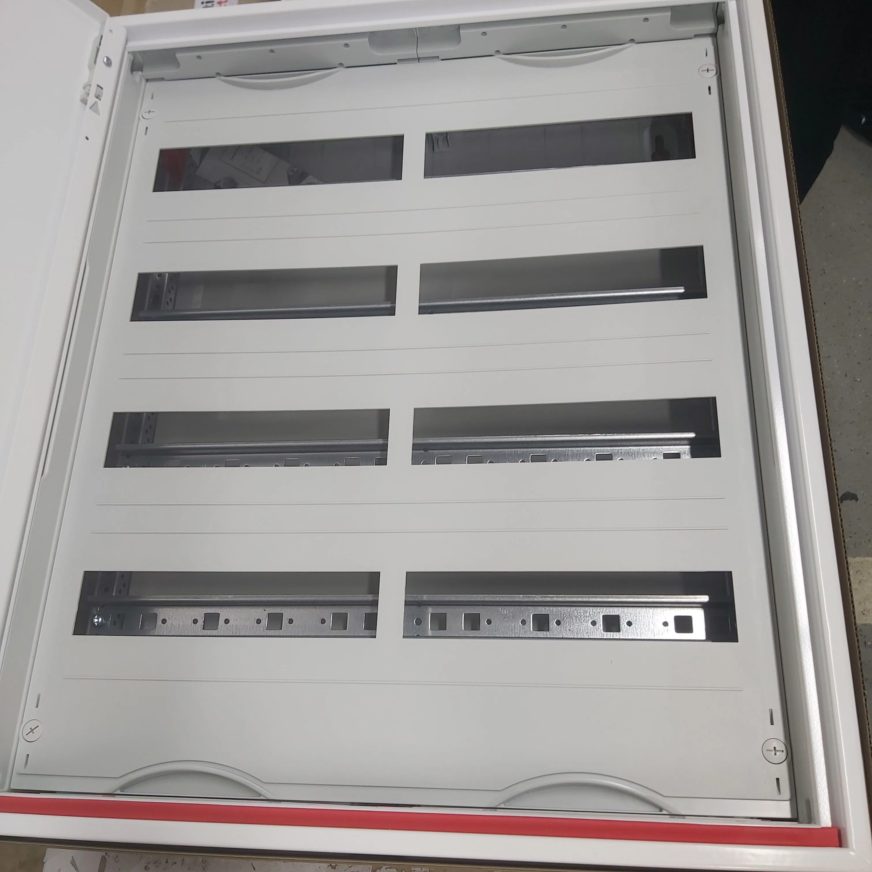 Щит распределительный навесной ABB 96 модулей CA24V 2CPX052185R9999