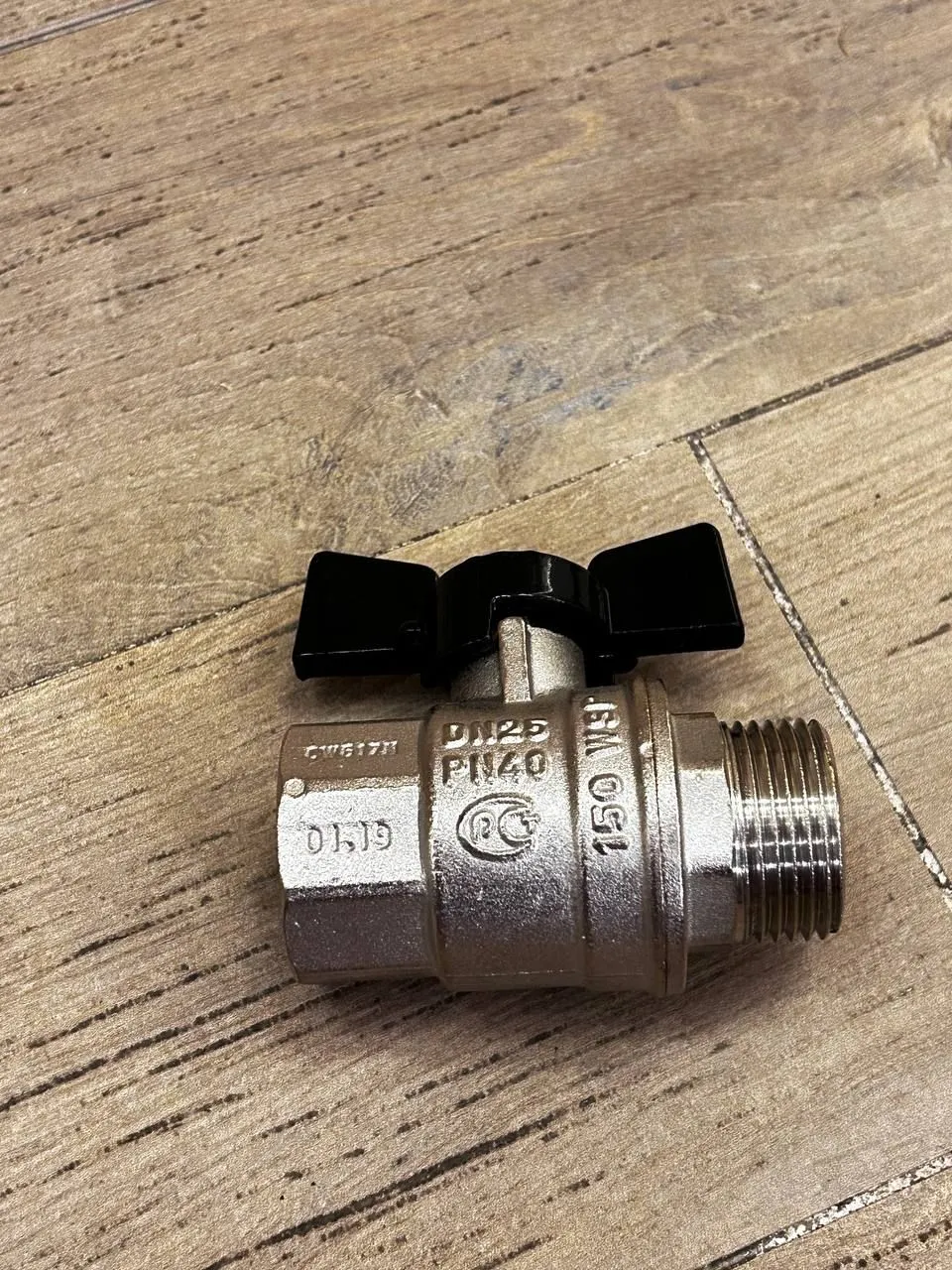 Бугатти Кран шаровый 1/2" г. ш. (бабочка)