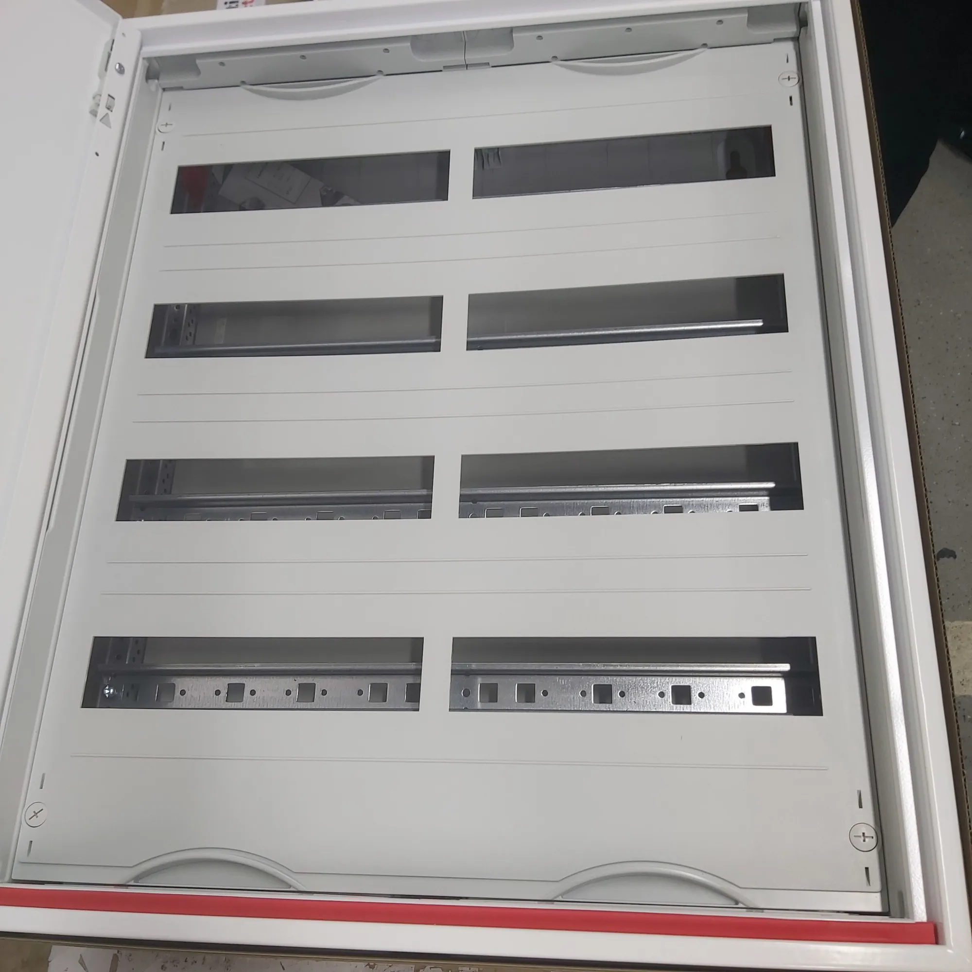 Щит распределительный навесной ABB 96 модулей CA24V 2CPX052185R9999